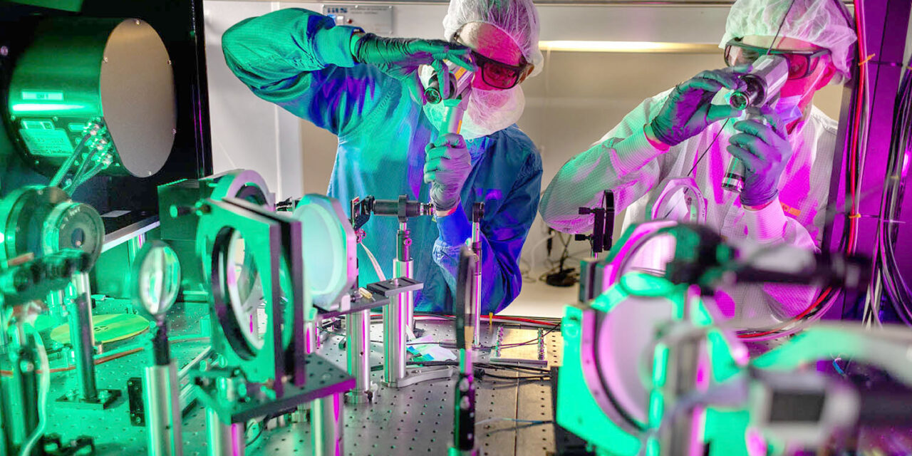 E por falar em eletrônica… Laser ZEUS alcança potência inédita de 2 petawatts nos EUA