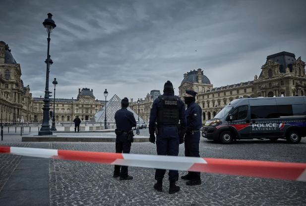 Roubo milionário expõe que Museu do Louvre utilizava senha “Louvre”