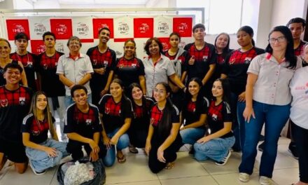 Alunos do Polivalente entregam doação de lacres à Mão Amiga e reforçam corrente de solidariedade