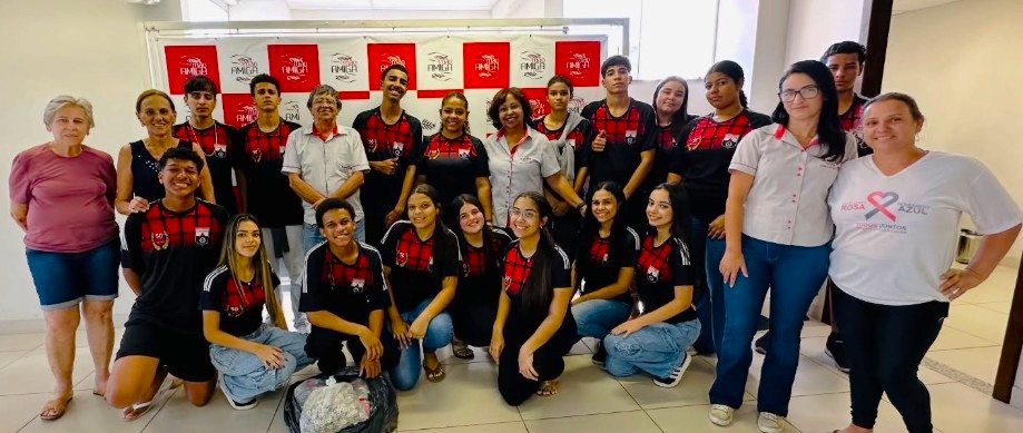 Alunos do Polivalente entregam doação de lacres à Mão Amiga e reforçam corrente de solidariedade