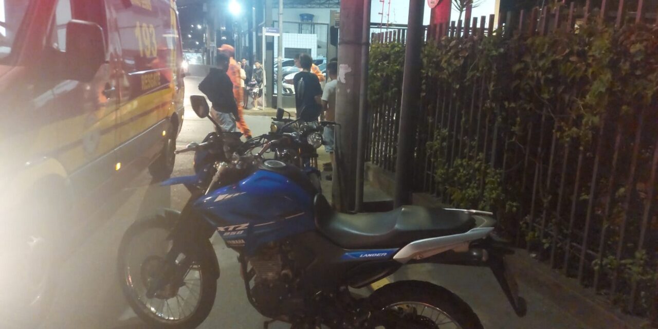 Homem fica ferido em colisão entre motos no Centro de Formiga