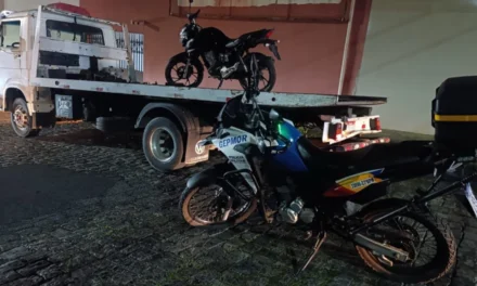 PM recupera motocicleta furtada e prende jovem em Divinópolis