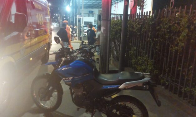 Homem fica ferido em colisão entre motos no Centro de Formiga