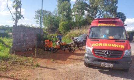 Motociclista fica ferido após cair em quebra-molas na LMG-830, em Córrego Fundo
