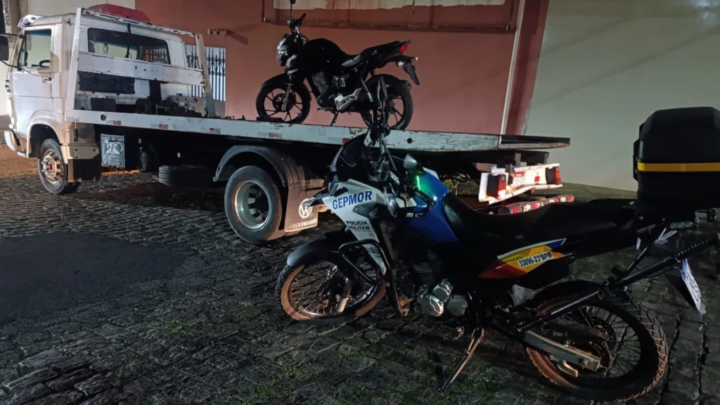 PM recupera motocicleta furtada e prende jovem em Divinópolis
