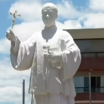 Estátua de Padre Victor com pele branca gera polêmica em Três Pontas