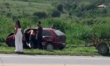 Carro e carreta se envolvem em acidente na MG-050, em Formiga