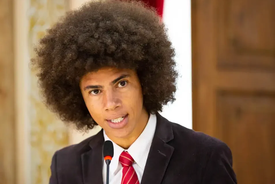 Deputado Renato Freitas reage a agressão motivada por racismo em briga de rua, em Curitiba