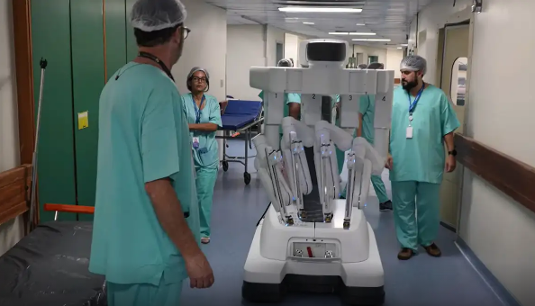 Cirurgia robótica no SUS avança com inauguração de centro de treinamento no Inca