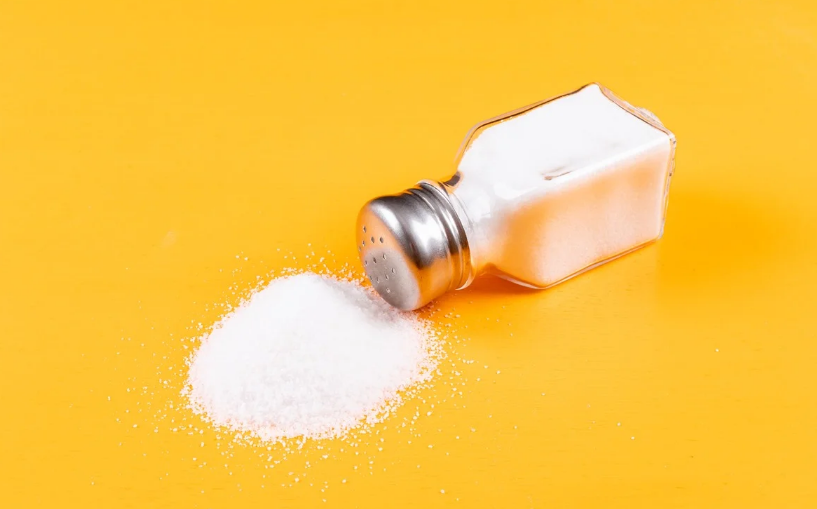 Sinais de alerta: como identificar quando o corpo tem excesso de sódio