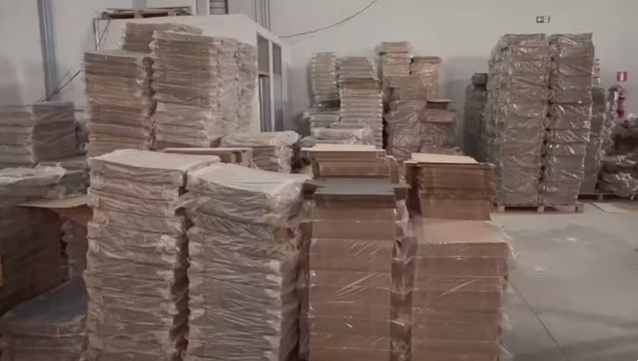 Receita desmonta fábrica clandestina com 500 mil caixas de tênis falsos em Nova Serrana