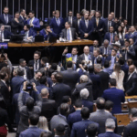 Câmara aprova ampliação gradual da licença-paternidade de 5 para 20 dias