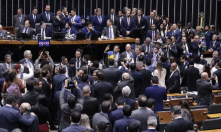 Câmara aprova ampliação gradual da licença-paternidade de 5 para 20 dias