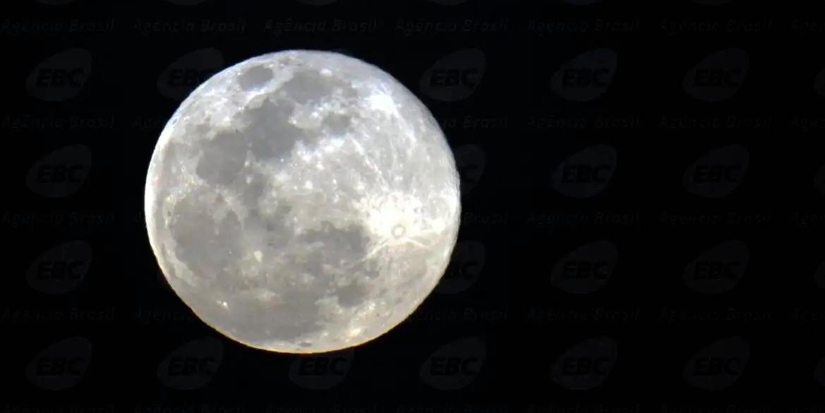 Segunda superlua de 2025 iluminará o céu brasileiro por três dias consecutivos