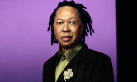 Djavan confirma show em BH em comemoração aos 50 anos de carreira; saiba quando e onde